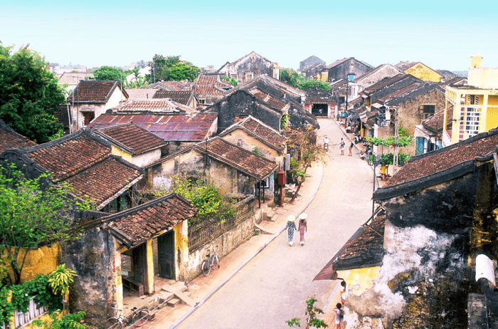 Làng cổ Bích La Đông.