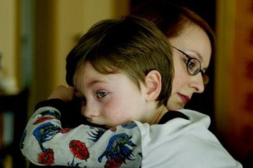 Phát hiện sớm dấu hiệu trẻ tự kỷ sẽ giúp việc điều trị hiệu quả hơn. Ảnh: Huffingtonpost. 5 dấu hiệu cảnh báo sớm trẻ mắc chứng tự kỷ