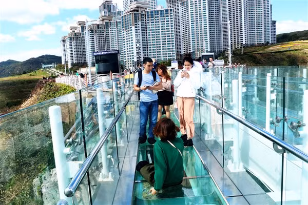 Cầu kính Oryukdo.