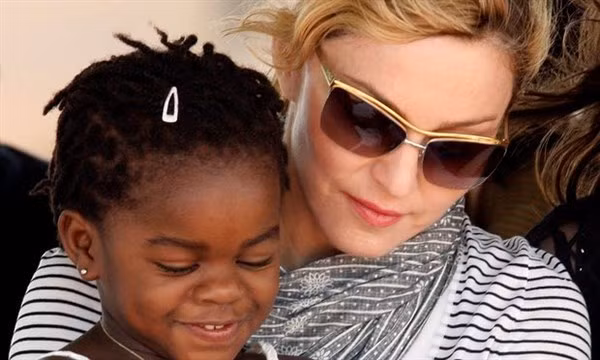 Lý do khiến các “Sao” tích cực nhận con nuôi ảnh 1