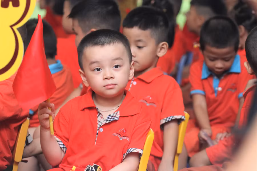 Được tham dự lễ khai giảng ngoài trời là mong muốn của nhiều học sinh sau thời gian bị ảnh hưởng của dịch Covid-19.