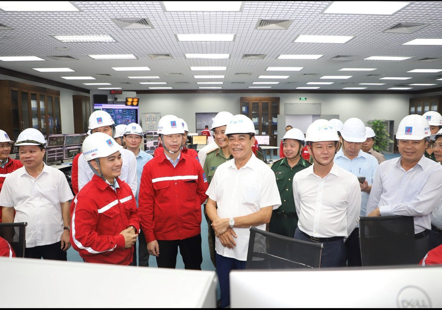 Đoàn công tác kiểm tra tổ máy số 1, Nhà máy Nhiệt điện Vũng Áng. Đoàn công tác kiểm tra tổ máy số 1, Nhà máy Nhiệt điện Vũng Áng.