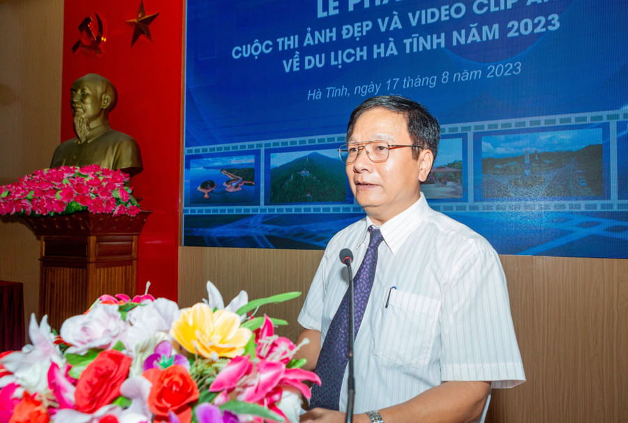 Ông Lê Trần Sáng - Phó Giám đốc Sở VH-TT&DL Hà Tĩnh, Trưởng ban Tổ chức thông qua Thể lệ cuộc thi. (Ảnh: Vũ Long). Ông Lê Trần Sáng - Phó Giám đốc Sở VH-TT&DL Hà Tĩnh, Trưởng ban Tổ chức thông qua Thể lệ cuộc thi. (Ảnh: Vũ Long).