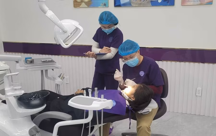 Phòng khám Nha khoa Mai Hùng tài trợ toàn bộ chi phí làm lại răng cho em Trúc. Phòng khám Nha khoa Mai Hùng tài trợ toàn bộ chi phí làm lại răng cho em Trúc.