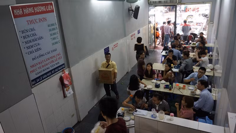 Quán sẽ không đổi tên. Ảnh: Nguyên Vũ