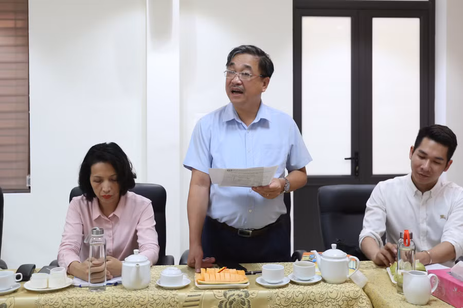 Ông Hoàng Lê Bách - Tổng Giám đốc NXBGDVN phát biểu tại buổi lễ.