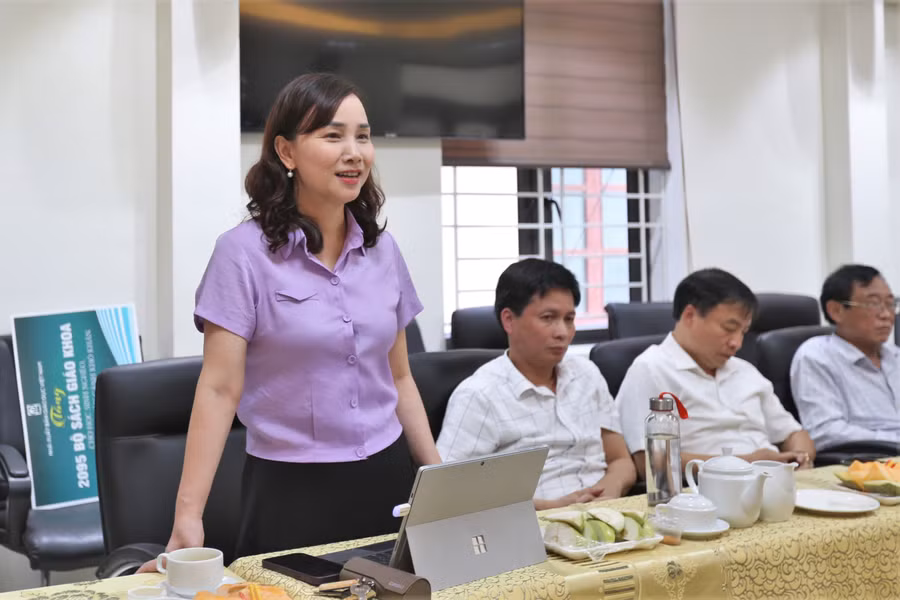 Giám đốc Sở GD&amp;ĐT Hà Tĩnh phát biểu cảm ơn sự quan tâm, đồng hành của nhà tài trợ.