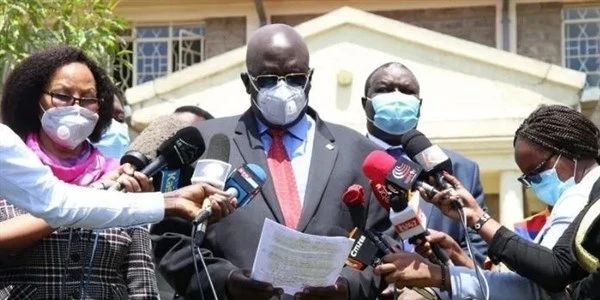 Bộ trưởng Giáo dục Kenya George Magoha trả lời phỏng vấn.