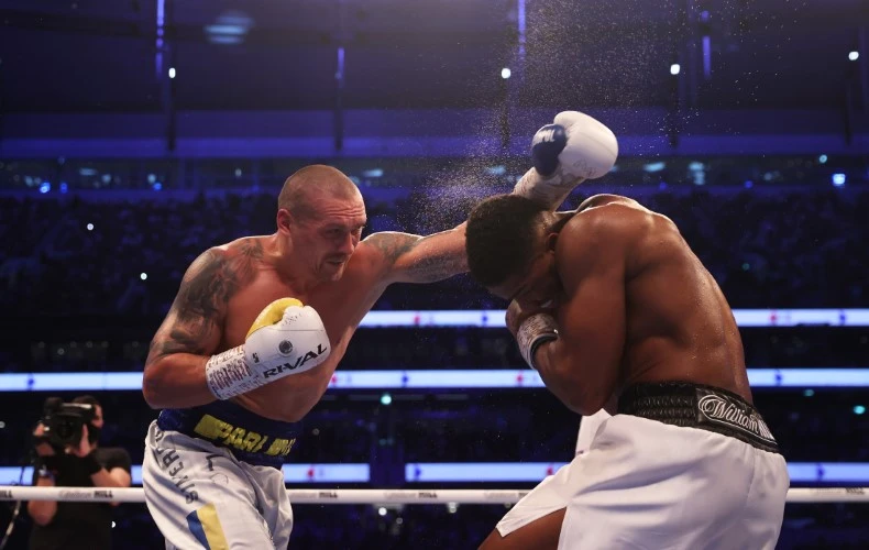 Trận đấu tranh đai vô địch hạng nặng giữa Anthony Joshua và Oleksandr Usyk (bên trái).