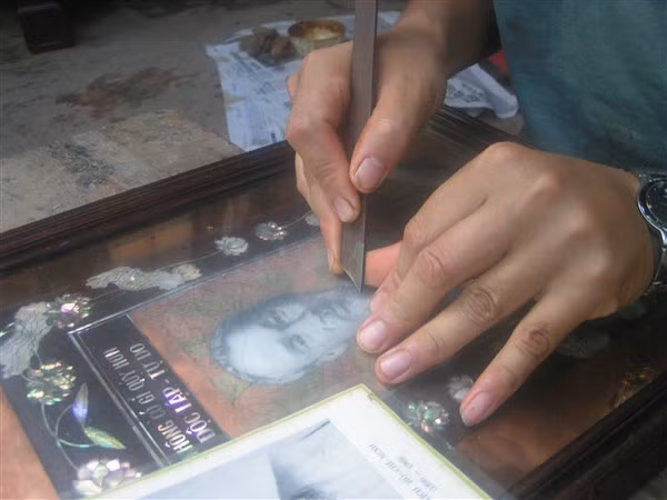 Đa số các nghệ nhân khẳng định vẽ chòm râu Bác Hồ là khó nhất.