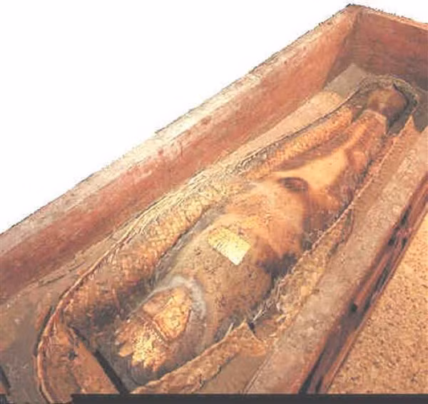 Xác ướp “Công chúa Ba Tư” trong quan tài.