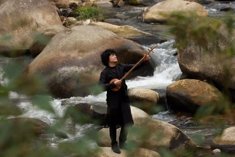 Nghệ sĩ Ngô Hồng Quang: Gửi tình yêu vào nhạc cụ dân tộc ảnh 2