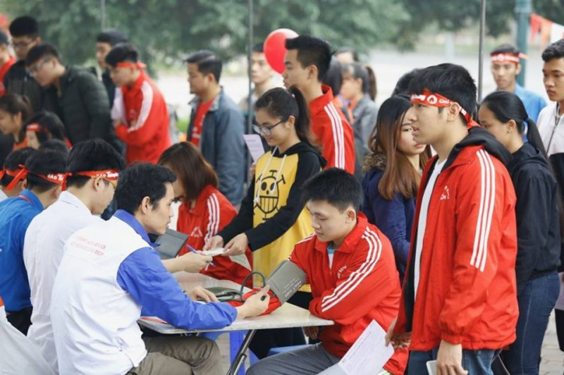 Đông đảo SV đã tham dự Chủ nhật Đỏ các năm trước