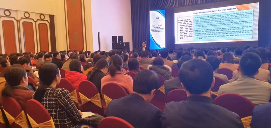 Hơn 3.000 CBQL, GV tiểu học tỉnh Lào Cai tham dự bồi dưỡng CT, SGK GDPT mới.