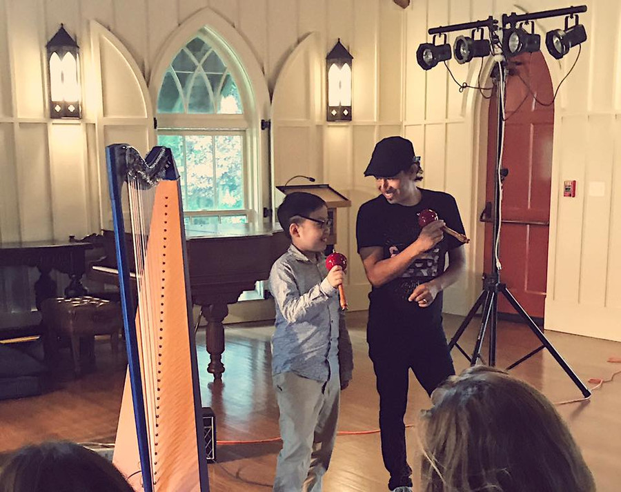 Phạm Bách trong chương trình học bổng International Seeions tại New York. Phạm Bách trong chương trình học bổng International Seeions tại New York.