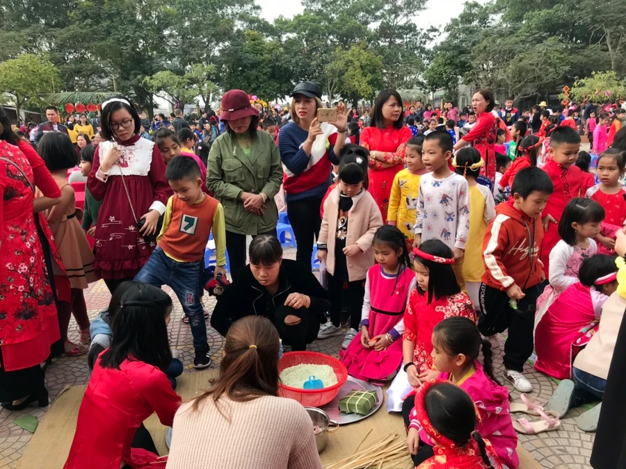 Chăm lo đời sống vật chất, tinh thần đầy đủ cho đội ngũ nhà giáo và người lao động. (Ảnh minh họa)