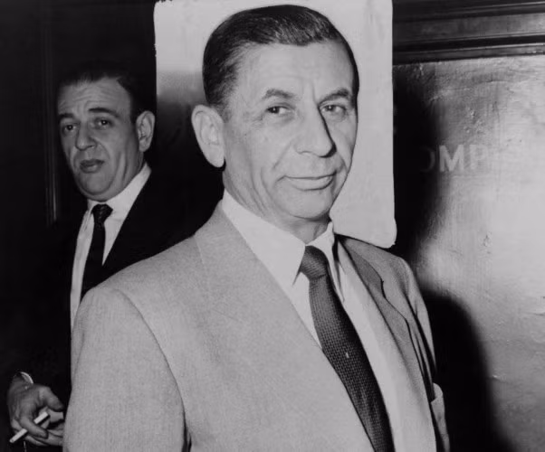 Lucky Luciano và cộng sự thân cận Meyer Lansky (ảnh chụp năm 1958).
