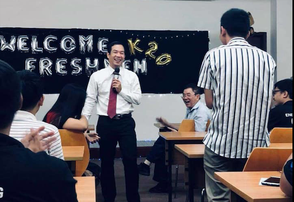 Thầy Cảnh truyền lửa đam mê tới học trò. Ảnh: TG