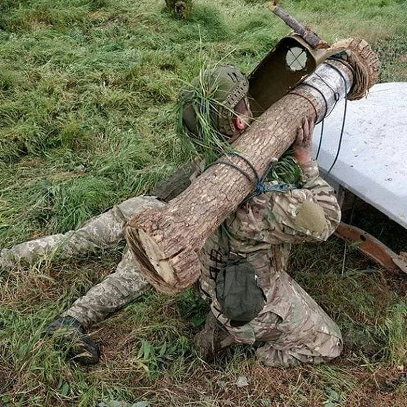 Binh sĩ Ucraina được huấn luyện sử dụng tên lửa chống tăng “Javelin” của Mỹ