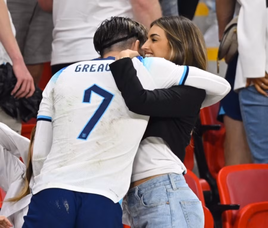 Khoảnh khắc lãng mạn của tuyển thủ Anh với các nàng Wags ảnh 3