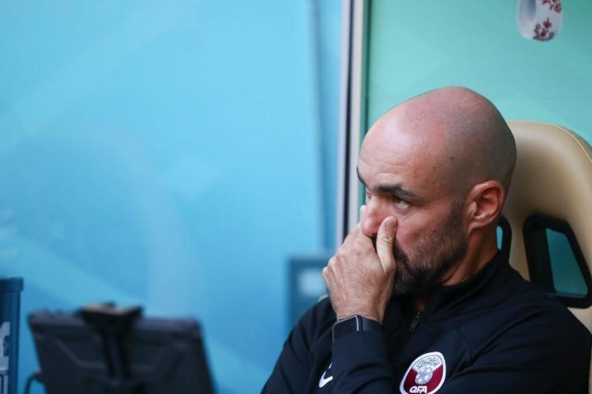 Huấn luyện viên Felix Sanchez nói điều bất ngờ khi chủ nhà Qatar bị loại sớm khỏi World Cup 2022