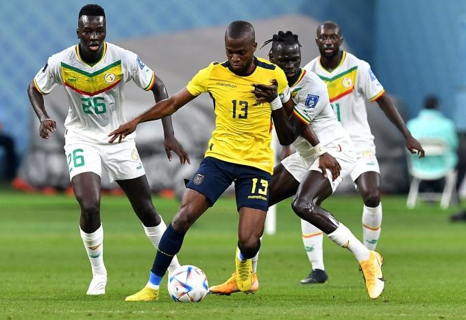 Senegal (áo trắng) giành vé vào vòng 1/8 với tư cách nhì bảng A. Senegal (áo trắng) giành vé vào vòng 1/8 với tư cách nhì bảng A.