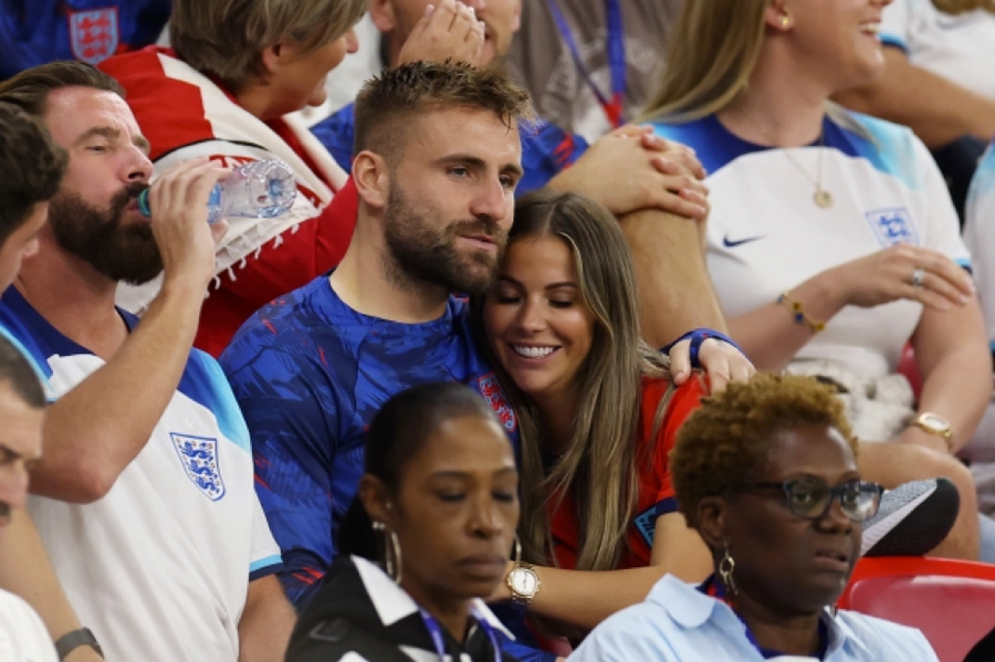 Luke Shaw tình tứ bên bạn gái Anouska Santos Luke Shaw tình tứ bên bạn gái Anouska Santos