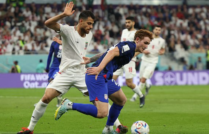 Mỹ đã lách qua khe cửa hẹp khi thắng Iran ở trận đấu cuối cùng vòng bảng. Mỹ đã lách qua khe cửa hẹp khi thắng Iran ở trận đấu cuối cùng vòng bảng.