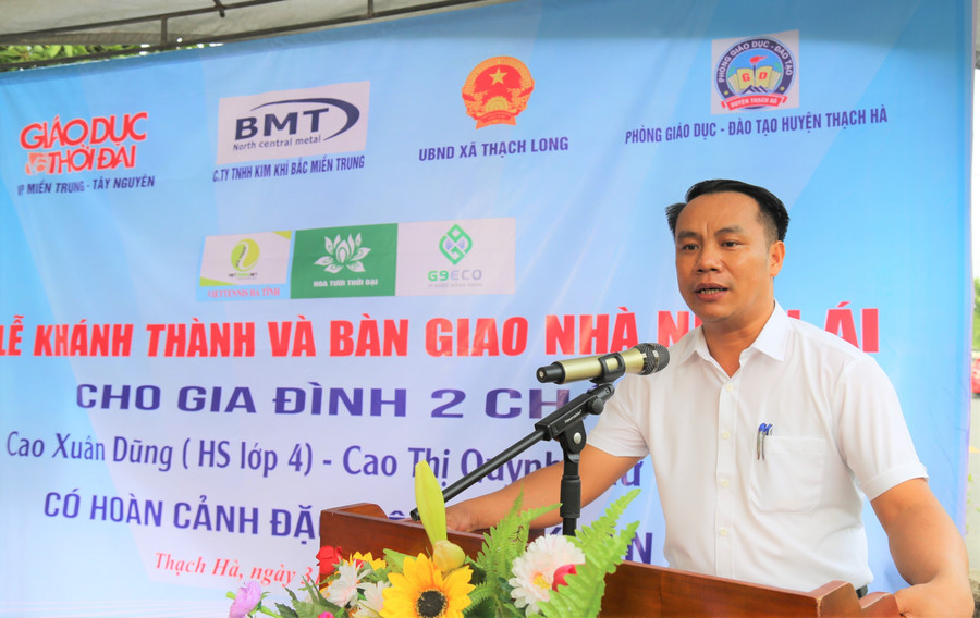 Ông Lê Đình Thông - Phó Chủ tịch UBND xã Thạch Long cảm ơn sâu sắc tới sự quan tâm, hỗ trợ của Văn phòng Báo Giáo dục và Thời đại khu vực MT-TN. Ông Lê Đình Thông - Phó Chủ tịch UBND xã Thạch Long cảm ơn sâu sắc tới sự quan tâm, hỗ trợ của Văn phòng Báo Giáo dục và Thời đại khu vực MT-TN.