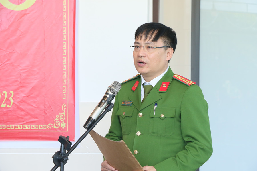 Đại tá Nguyễn Thanh Liêm - Phó Giám đốc Công an tỉnh Hà Tĩnh phát biểu tại lễ bàn giao (Ảnh: Viết Tứ). Đại tá Nguyễn Thanh Liêm - Phó Giám đốc Công an tỉnh Hà Tĩnh phát biểu tại lễ bàn giao (Ảnh: Viết Tứ).