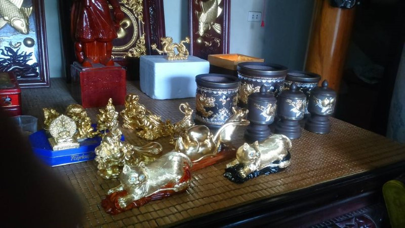 Theo nghệ nhân làng Kiêu Kỵ, vàng có thể được dát trên mọi chất liệu.