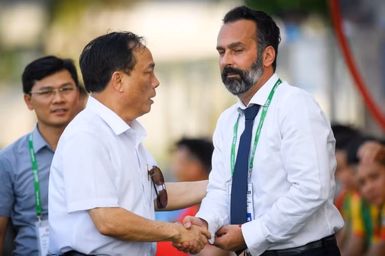 FIFA đã xử HLV Lopez thắng kiện và CLB Thanh Hóa sẽ phải bồi thường 200.000 USD.