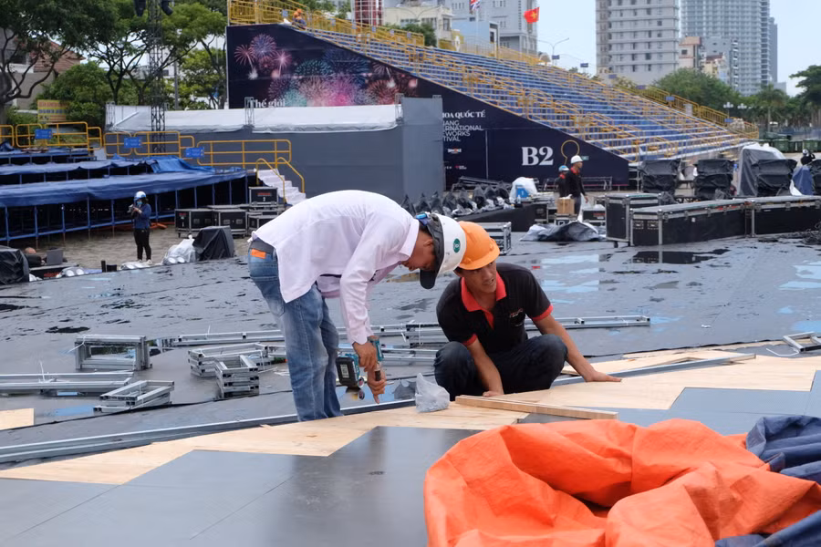 Công nhân tất bật chuẩn bị cho DIFF 2023.