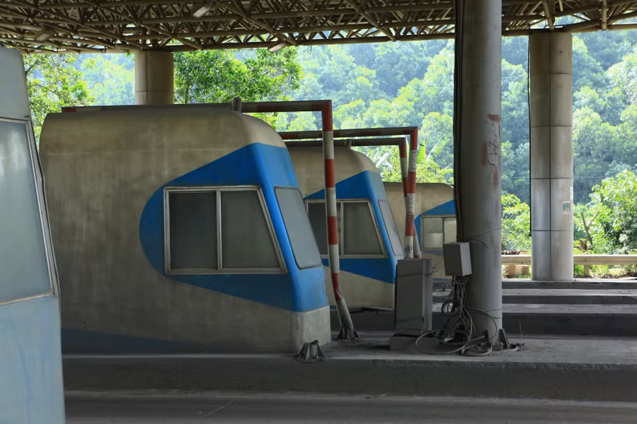 Do để lâu, nhiều hạng mục xuống cấp.