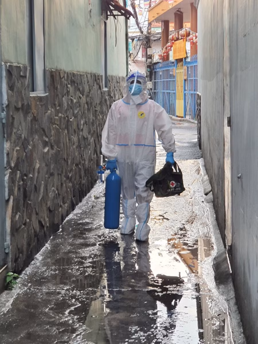 Phản ứng nhanh của bác sĩ, điều dưỡng Trạm Y tế lưu động ảnh 1