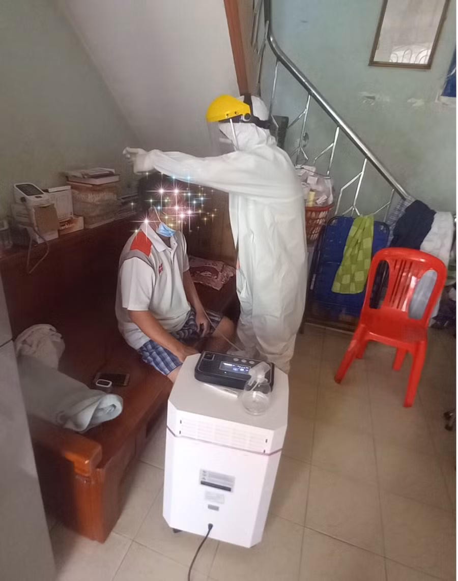 Phản ứng nhanh của bác sĩ, điều dưỡng Trạm Y tế lưu động ảnh 4