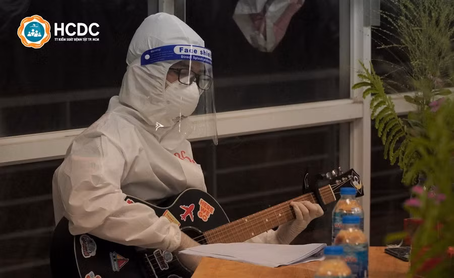 Những lời chia sẻ động viên chân thành từ Ban Giám đốc bệnh viện, những lời ca tiếng hát của các y bác sĩ như góp phần xua tan mệt mỏi cho bệnh nhân.