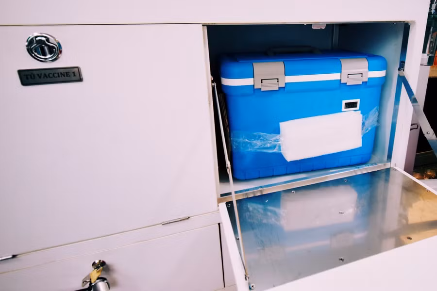 Theo chân xe tiêm chủng vắc xin Covid-19 lưu động ở TP Hồ Chí Minh ảnh 2