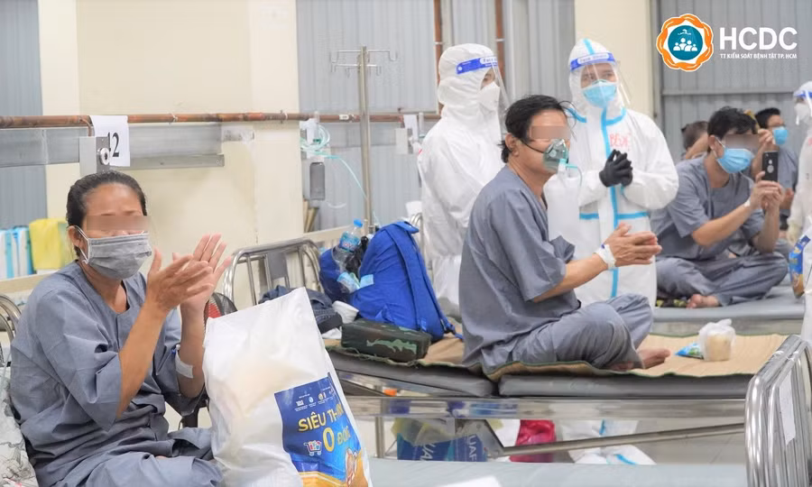 Chương trình được các bác sĩ tại Bệnh viện Dã chiến thu dung và điều trị Covid-19 số 1, TP Hồ Chí Minh tổ chức cho các bệnh viện đang điều trị ở khu ICU trực thuộc bệnh viện.