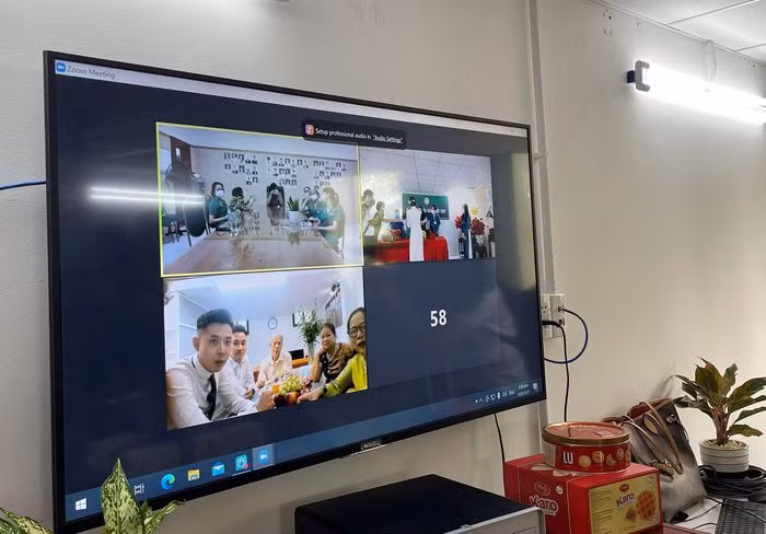 Đám cưới được tổ chức khi cô dâu cách xa chú rể hơn 1.000km. Ảnh: Mai Hương.