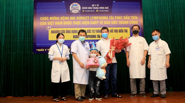 Bệnh nhi mắc Burkitt Lymphoma được ghép tế bào gốc thành công và xuất viện. Ảnh: SKĐS.