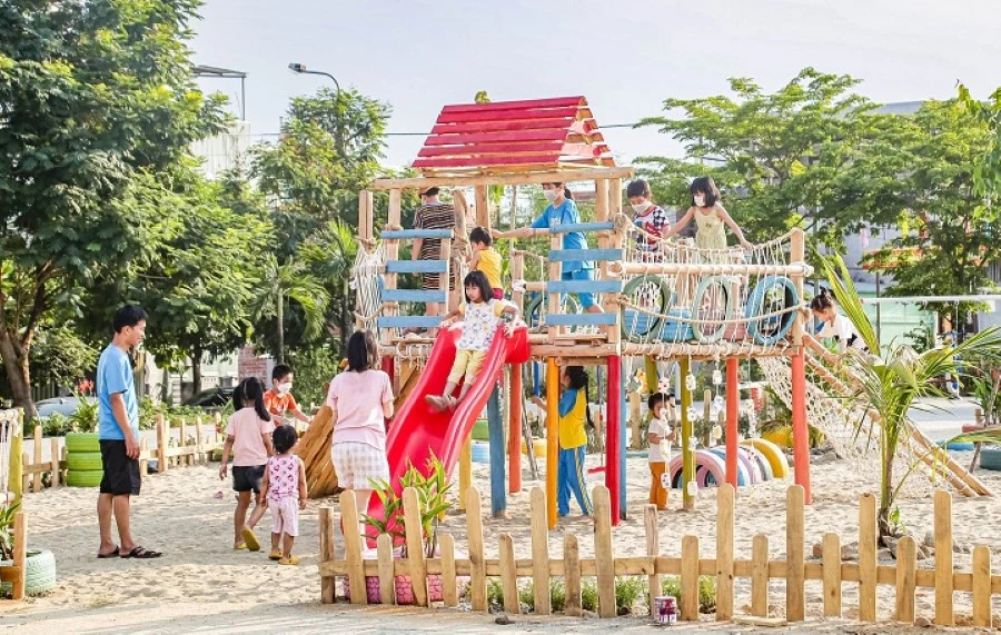 Những bãi đất trống trước đây được Đoàn Thanh niên “biến” thành những điểm vui chơi cho thiếu nhi.