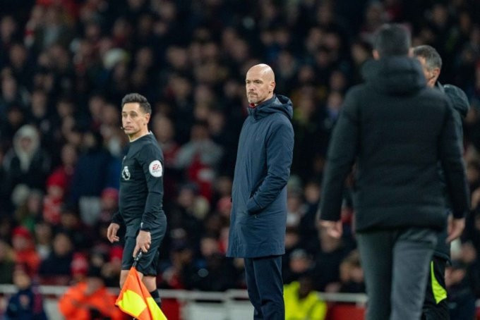 Thuyền trưởng Man Utd thừa nhận học trò yếu tâm lý sau trận thua Arsenal. Thuyền trưởng Man Utd thừa nhận học trò yếu tâm lý sau trận thua Arsenal.