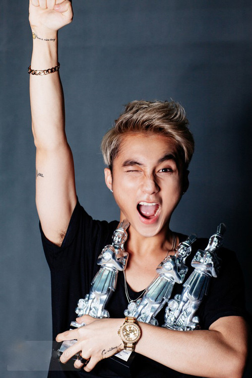 Giữa tâm bão Sơn Tùng M-TP tung bộ ảnh mới cực hot ảnh 10 Giữa tâm bão Sơn Tùng M-TP tung bộ ảnh mới cực hot