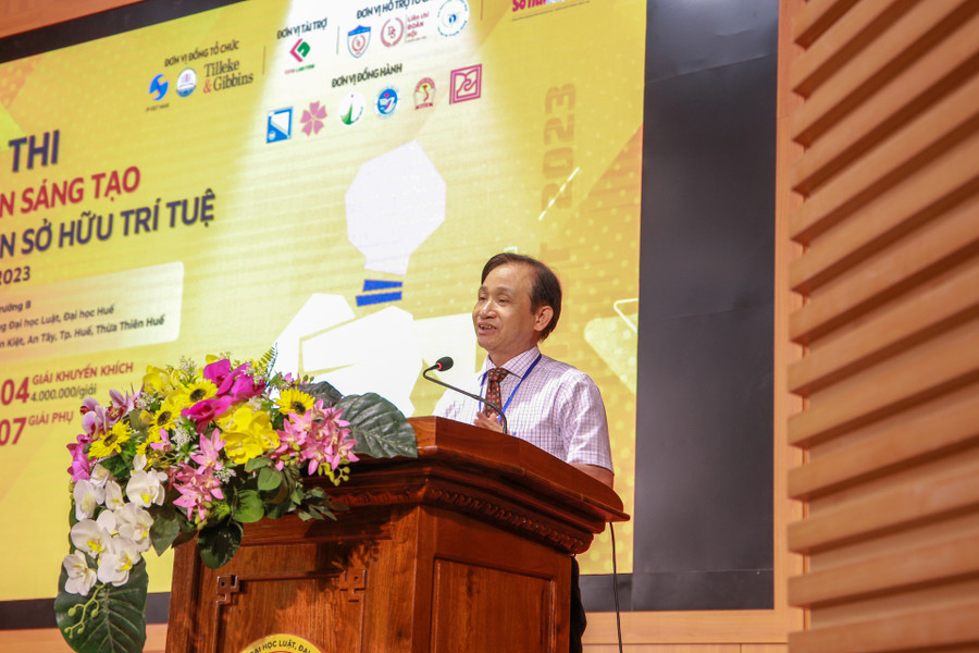 PGS.TS Đoàn Đức Lương – Hiệu trưởng trường ĐH Luật, ĐH Huế phát biểu tại cuộc thi. PGS.TS Đoàn Đức Lương – Hiệu trưởng trường ĐH Luật, ĐH Huế phát biểu tại cuộc thi.