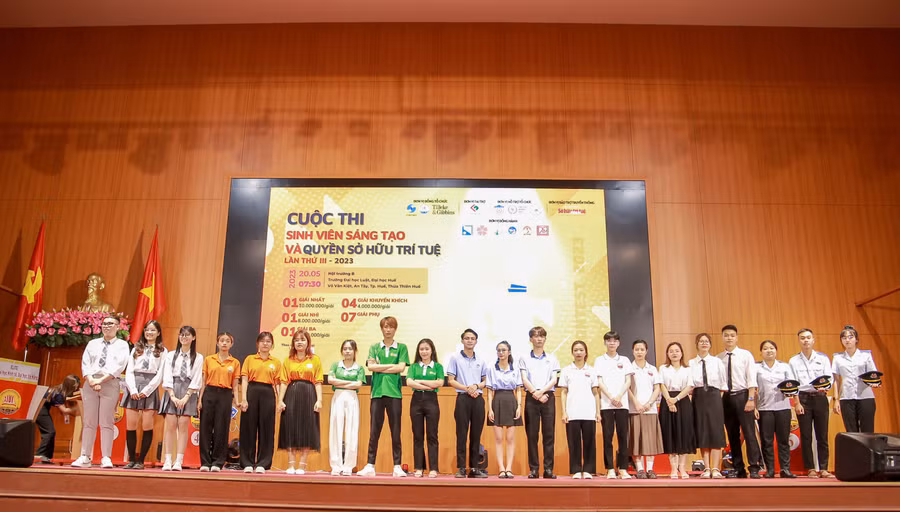 Cuộc thi có sự tham gia của đại diện 7 đội thi đến từ các Trường ĐH khu vực miền Trung và Tây Nguyên.