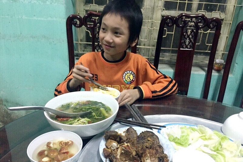 bé trai, đi lạc, đội CSGT, công an Hà Nội bé trai, đi lạc, đội CSGT, công an Hà Nội