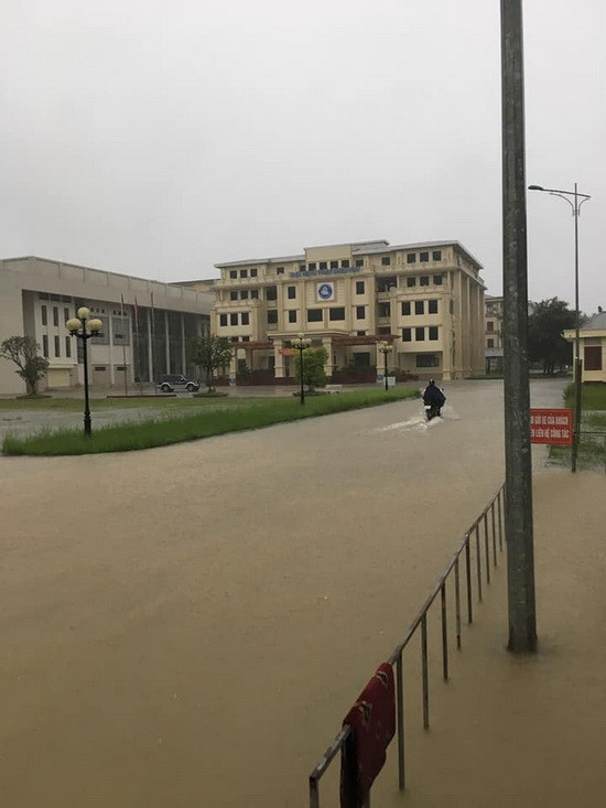 Đường vào ĐH Thái Nguyên ngập úng cục bộ