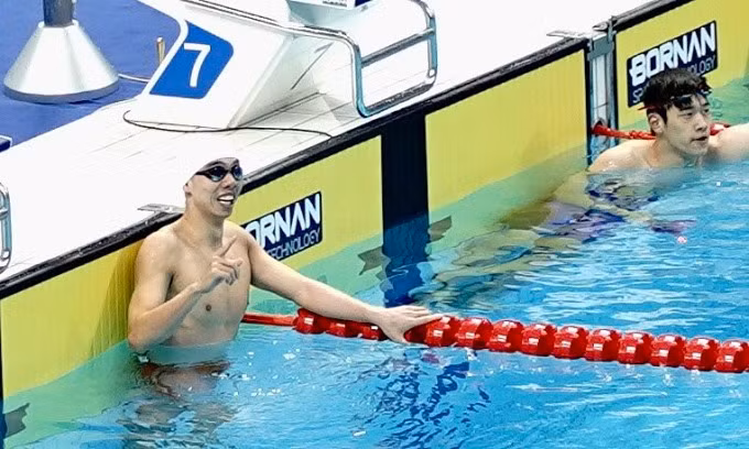 Kình ngư Nguyễn Huy Hoàng vui mừng khi đoạt Huy chương Đồng 400 m tự do tại ASIAD 19.