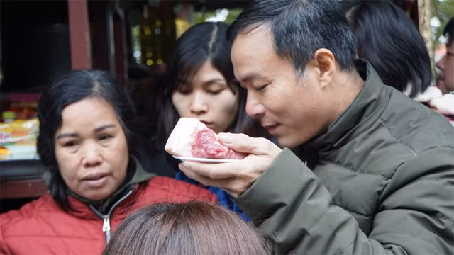 Biển người đổ về xin lộc Bà Chúa Kho ngày mùng 5 Tết - 11